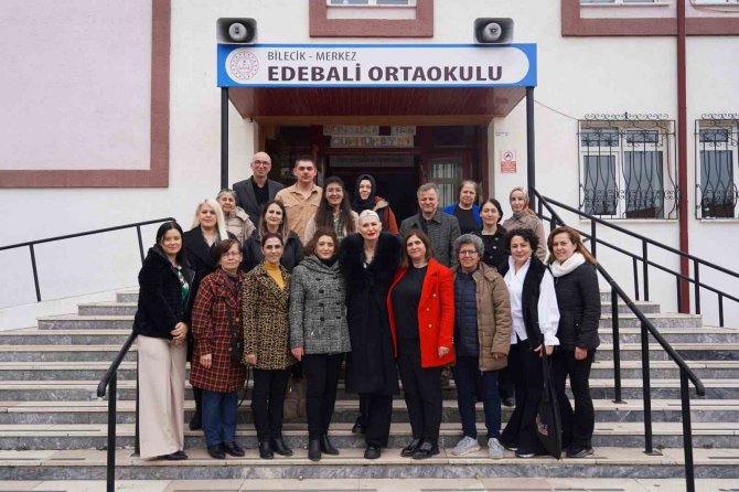 Başkan V. Subaşı Depremzedeler İçin Kurulan Hayır Çarşısını Gezdi