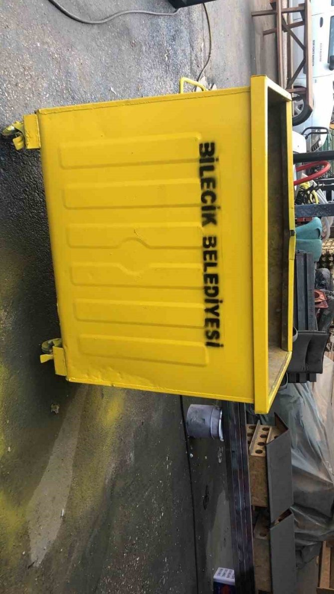 Bilecik’te Çöp Konteynırların Bakım Ve Tamirleri Yapılıyor