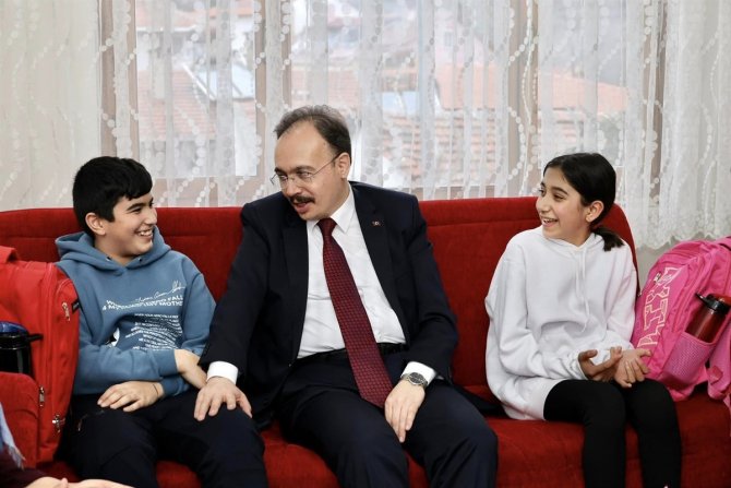 Minik Depremzedeye Doğum Gününü Sürprizi