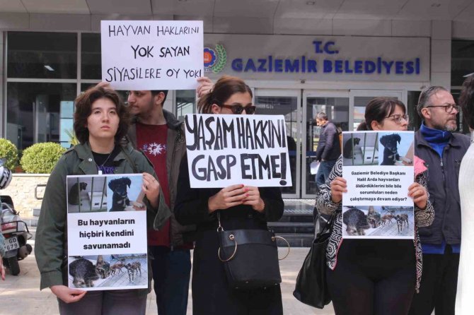 Hayvanseverlerden Gaziemir Belediyesinde Protesto