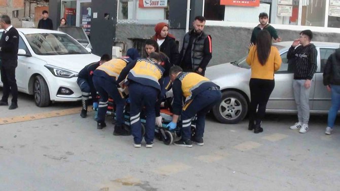 Çorum’da İki Otomobil Çarpıştı: 3 Yaralı