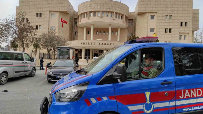 Depremde Arkadaşının Enkaz Altında Soğuktan Öldüğünü İddia Eden Şüpheli Adliyeye Sevk Edildi