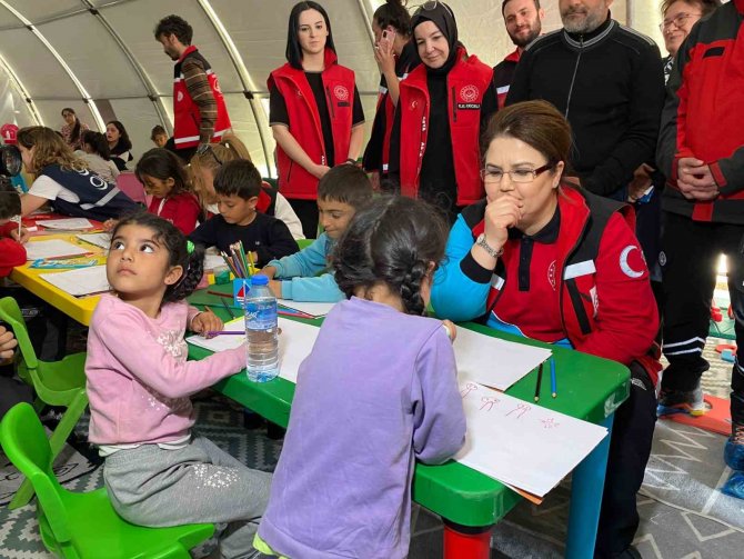 Bakan Yanık, Hatay’da Çadır Kenti Ziyaret Etti