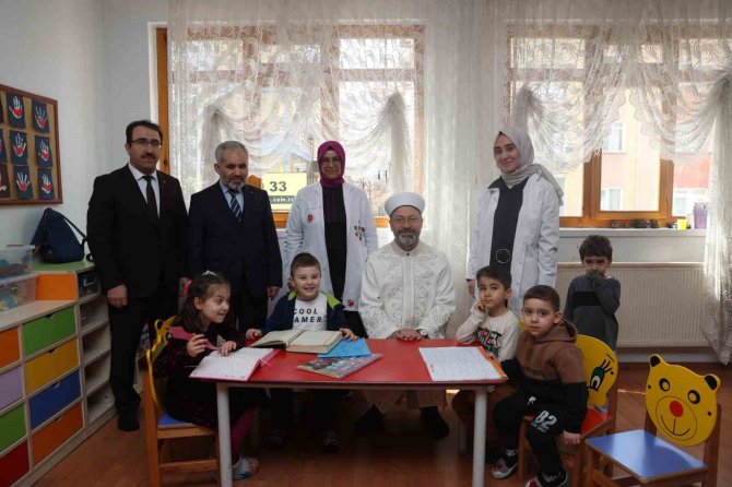 Diyanet İ̇şleri Başkanı Erbaş’tan Keçiören “İ̇yilik Çarşısı”na Ziyaret