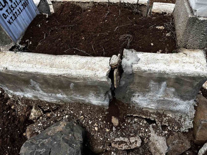 Bebek Mezarlıklarında Deprem Sonrası Hasar