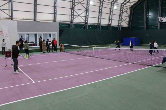 Alanındaki Uzmanlarla Çalışıyorlar