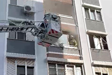 Eski Başhekimin Evinde Aspiratörden Yangın Çıktı