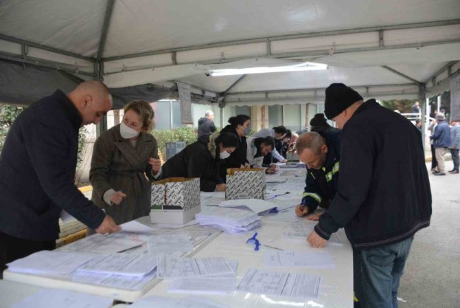 Başvurusunu Yaptı, 4 Saat Sonra Kocaeli’nin İlk Eyt Emeklisi Oldu