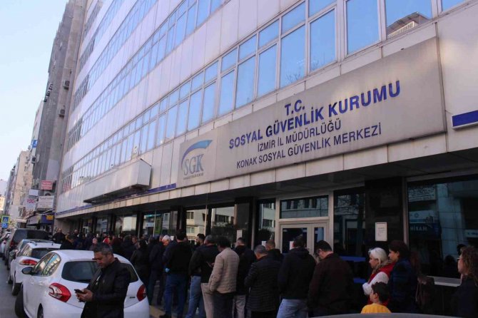 İ̇zmir’de Eyt Sevinci