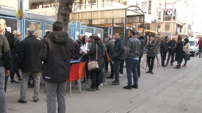 Ankara’da Sgk Binaları Önünde Uzun Eyt Kuyruğu