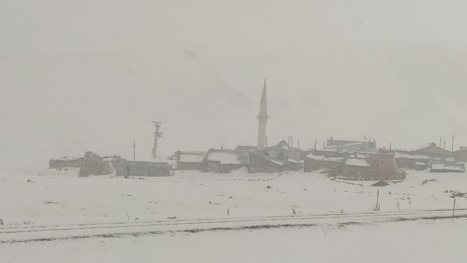 Aşkale’de Kış Etkisini Sürdürüyor