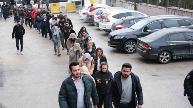 İ̇nternetten Araç Sigortası Yaptırmak İsteyen Kişileri 5 Milyon Lira Dolandırdılar