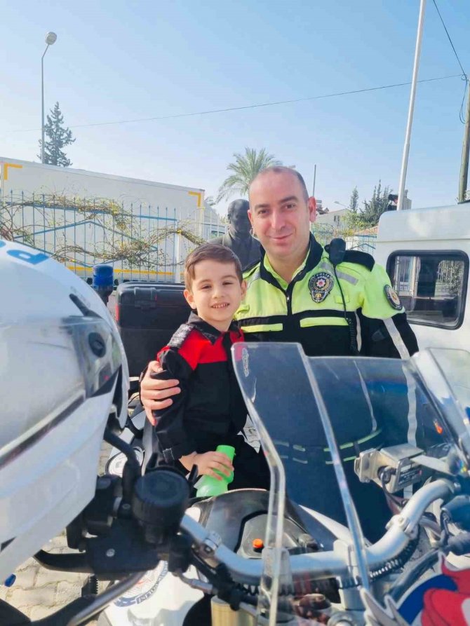 Fethiye’de Polis Ekipleri Mesleklerini Öğrencilere Anlatıyor