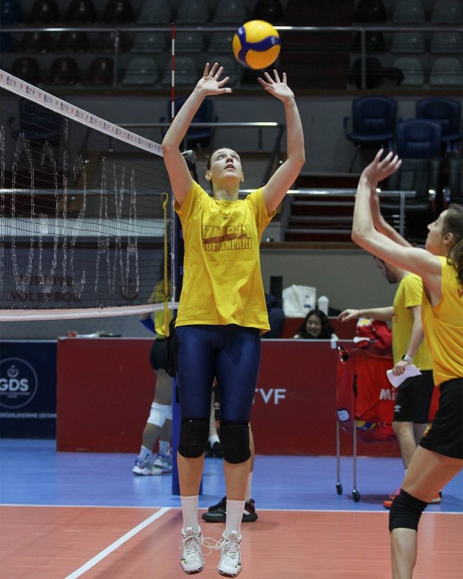 Göztepe Voleybol, İ̇stanbul Bbsk Maçının Hazırlıklarını Sürdürdü