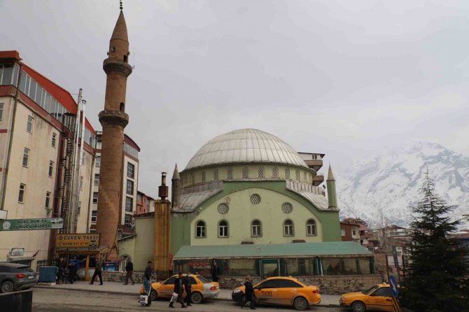 Hakkari’deki H. Sait Camisi İbadete Kapatıldı