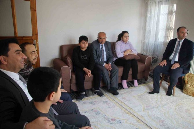 Yüksekova’ya Yerleşen Depremzede Aileler Yalnız Bırakılmıyor