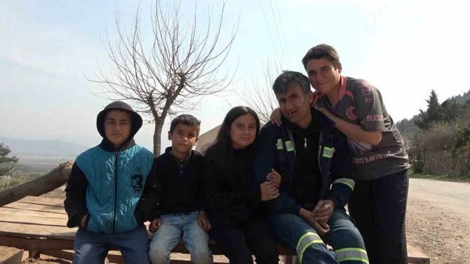 Minik Kızdan Yardım Gönüllülere Duygulandıran Mektup "Gökyüzündeki Duamın Yeryüzündeki Cevabısınız”