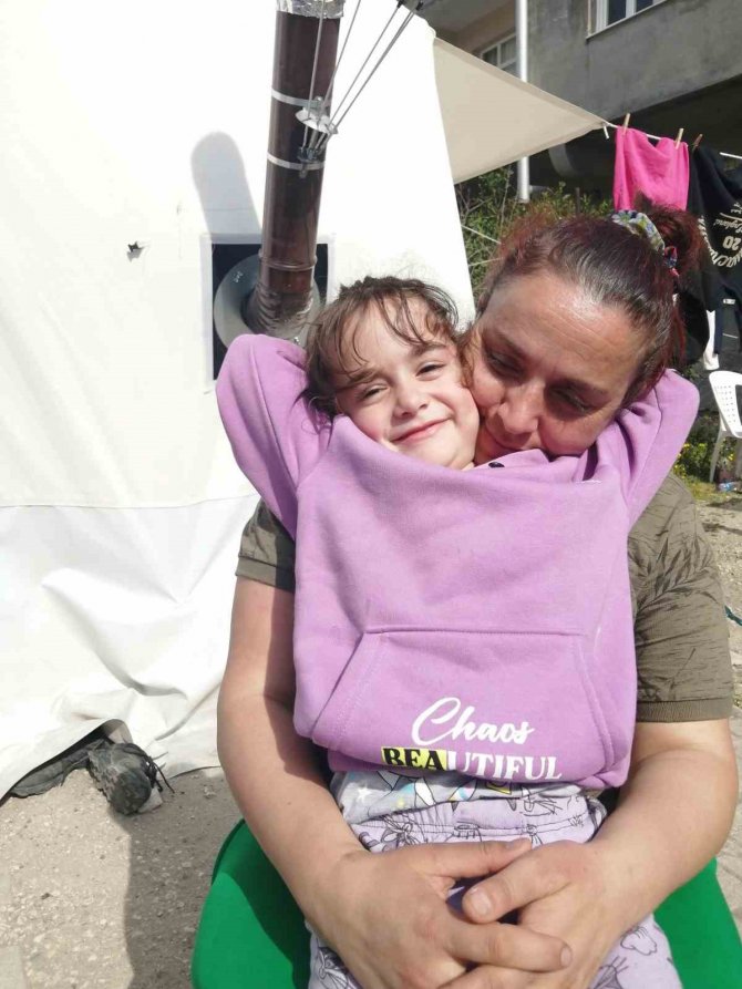 Hatay’da 24 Gündür Kayıp Oğlunu Arıyor