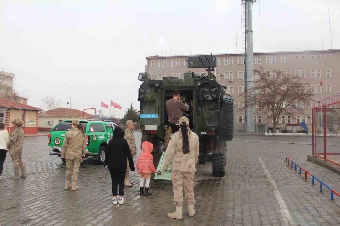 Iğdır’da Sevgi Evlerindeki Çocuklar Jandarmaya Misafir Oldu