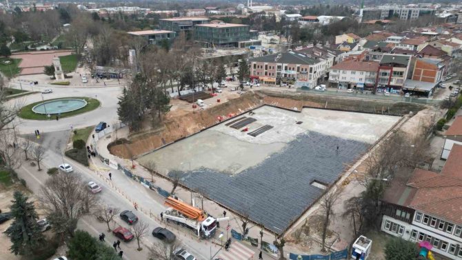 İ̇negöl’de Merkez Park Şekilleniyor