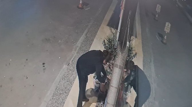 İ̇ş Yerini Kundaklamak İsterken Kendini Yaktı