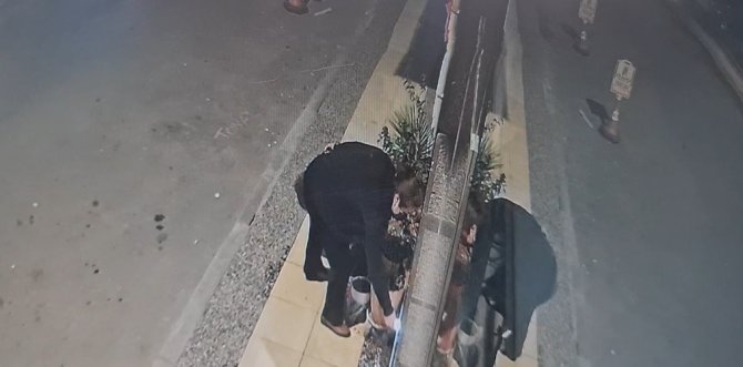 İ̇ş Yerini Kundaklamak İsterken Kendini Yaktı