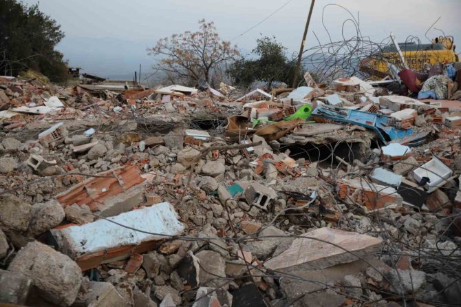 Nurdağı’nda 605 Saat Sonra 5 Koyun Sağ Çıkarıldı