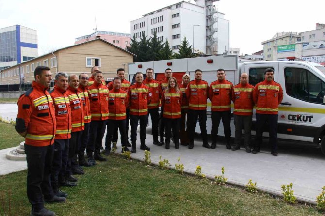 Enkazdan 40 Kişiyi Kurtaran Cekut Ekipleri Yaşadıklarını Anlattı