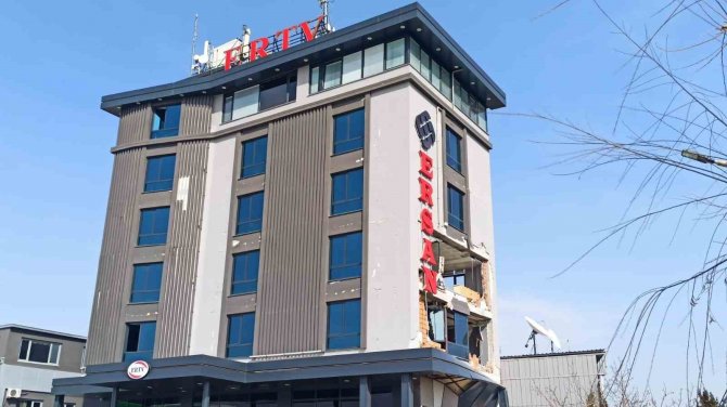 Depremde Hasar Alan Ertv Yeniden Yayına Başladı