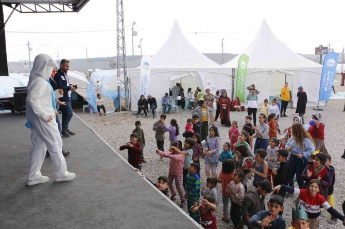Çocuklarda Deprem Travması Sosyal Etkinliklerle Silinmeye Çalışılıyor