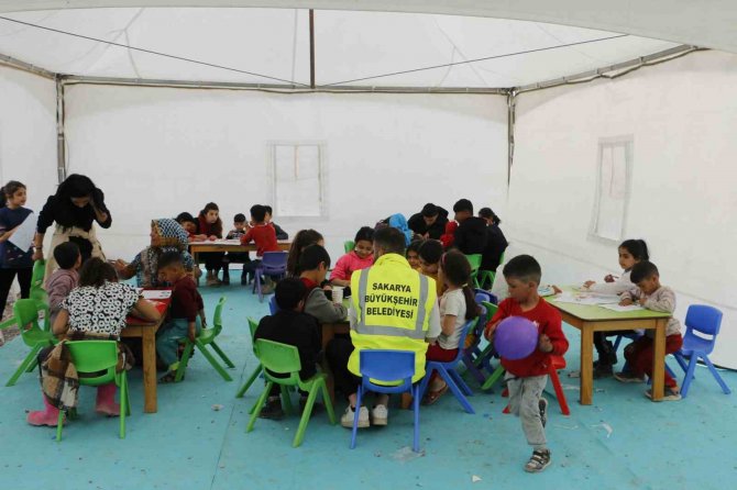 Çocuklarda Deprem Travması Sosyal Etkinliklerle Silinmeye Çalışılıyor