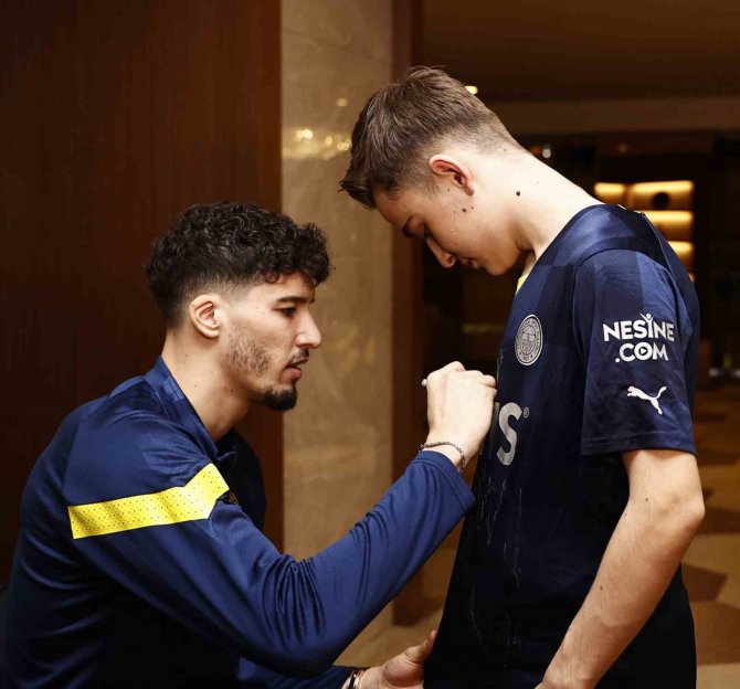 Depremzede Kamilcan’a Fenerbahçeli Oyuncularla Bir Araya Geldi