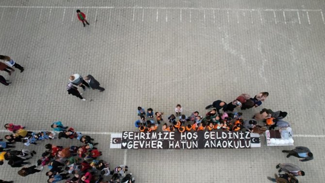Depremzedeli Öğrencilere ‘Şehrimize Hoş Geldiniz’ Pastası