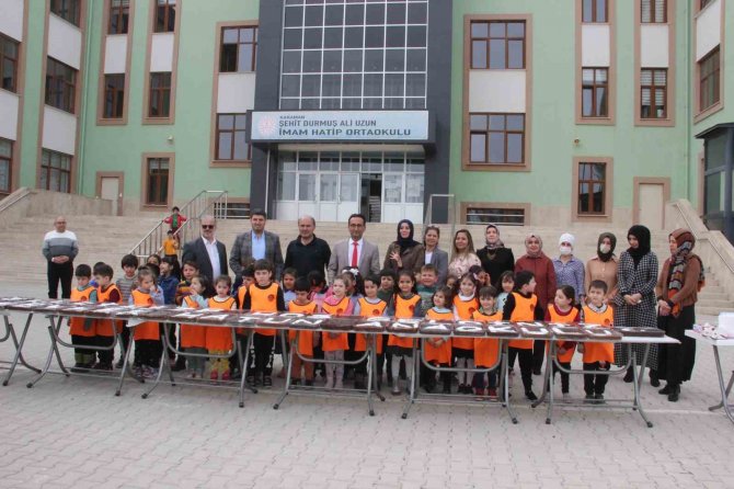 Depremzedeli Öğrencilere ‘Şehrimize Hoş Geldiniz’ Pastası