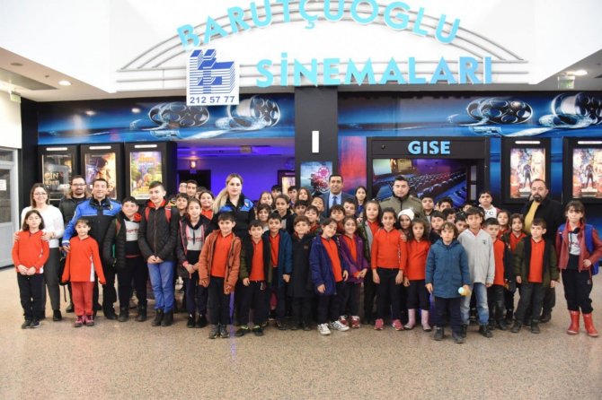 Polis Ekipleri Depremzede Çocuklara Sinema Filmi İzledi