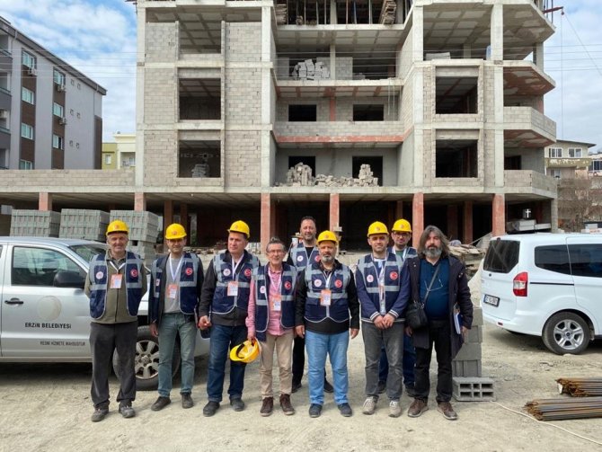 Kastamonu Üniversitesi Öğretim Üyeleri, Deprem Bölgesinde Hasar Tespit Çalışmalarını Sürdürüyor