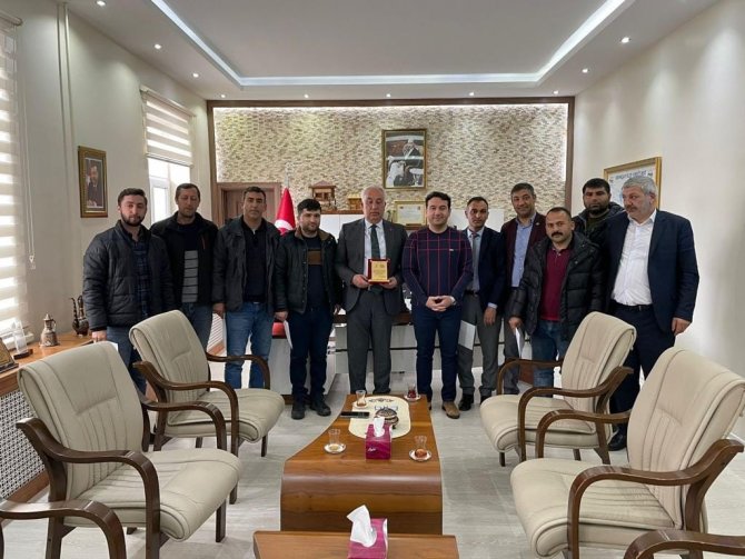 Kaymakam Özerden’den Başkan Altay’a Plaket