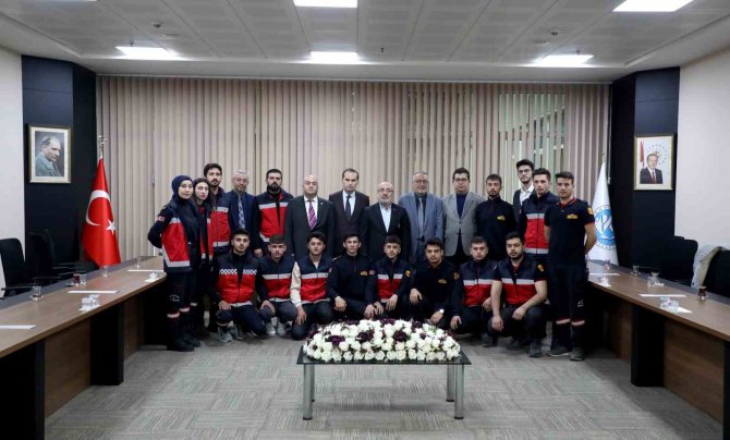 Arama Kurtarma Çalışmalarına Katılan Öğrencilerden Rektör Karamustafa’ya Ziyaret