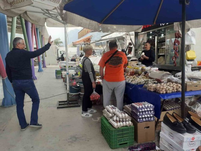 Başkan Topaloğlu Pazar Esnafını Ziyaret Etti