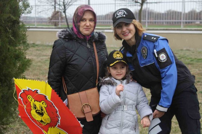 Depremzede Çocuklara Uçurtma Şenliği