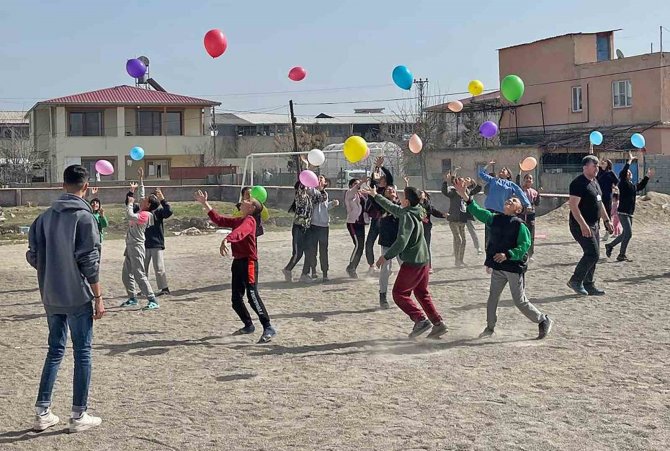 Kırşehirli Gönüllü Psikososyal Destek Ekibi Deprem Bölgesinde Çalışmalarını Sürdürüyor