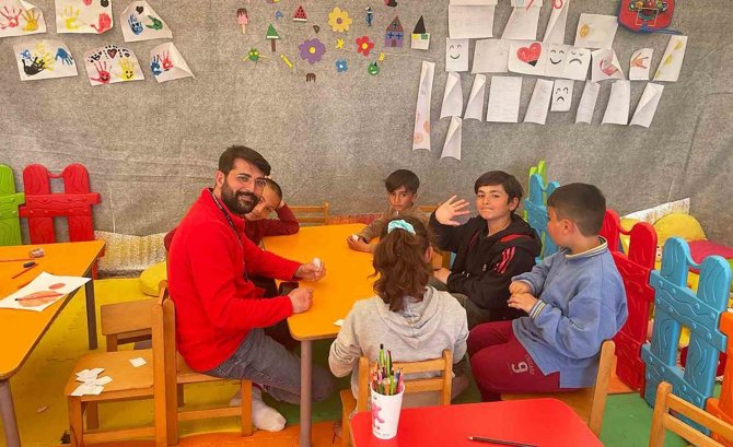 Kırşehirli Gönüllü Psikososyal Destek Ekibi Deprem Bölgesinde Çalışmalarını Sürdürüyor