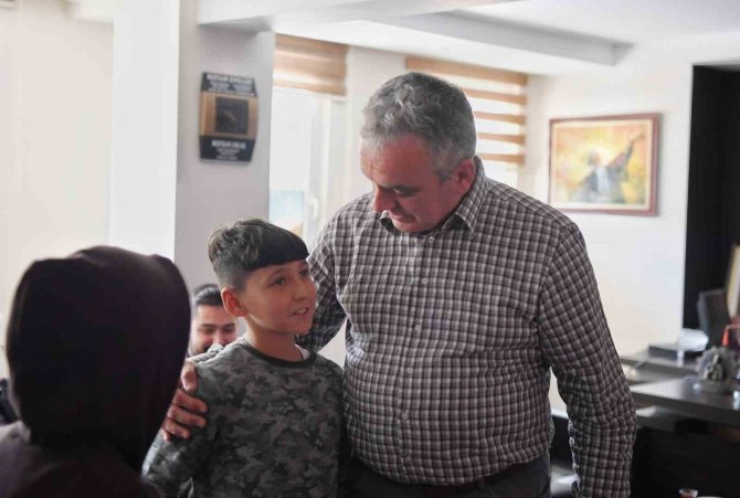 Başkan Esen Depremzedeleri Ziyaret Etti