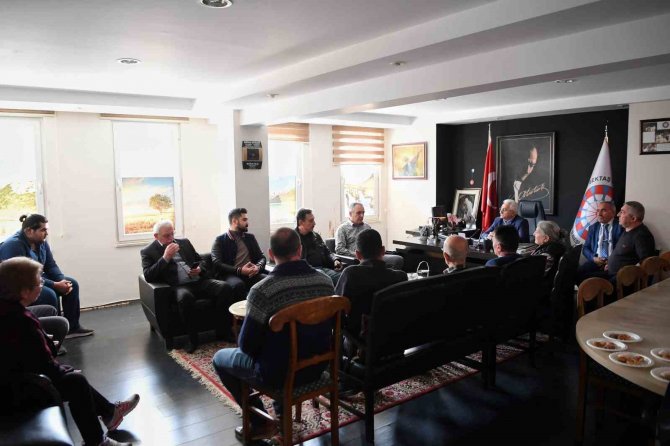 Başkan Esen Depremzedeleri Ziyaret Etti