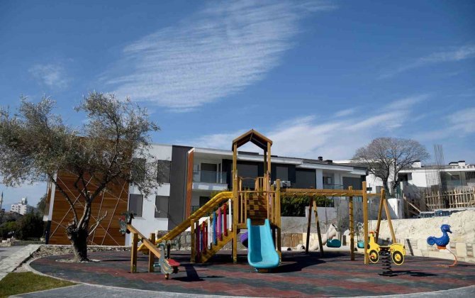 Kuşadası Belediyesi’nden Çocuk Parklarına Kameralı Güvenlik Önlemi