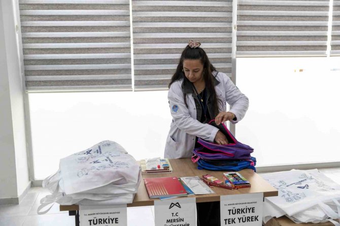 Mersin’de Depremzede Öğrencilere Kırtasiye Desteği