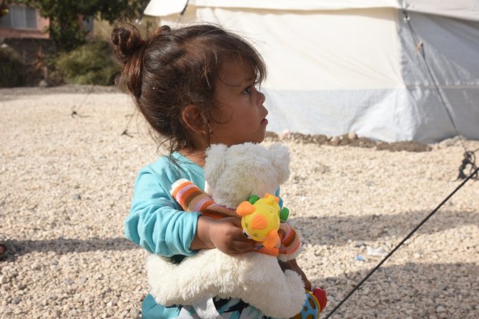 Minik Zeynep’in Gönderdiği Oyuncaklardan Çıkan Not, Duygulandırdı