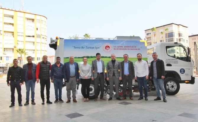 Nazilli Belediyesi’ne Bakanlıktan Yol Süpürme Aracı