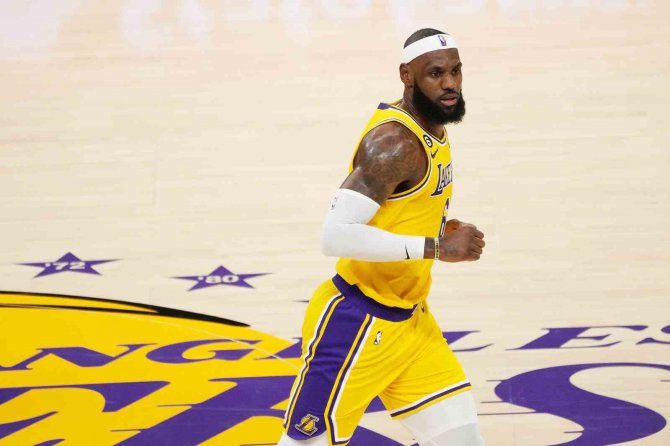 Lebron James En Az 3 Hafta Daha Yok