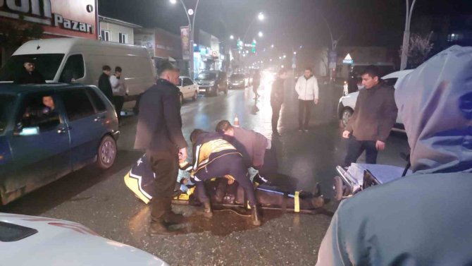 Otomobil İle Motosiklet Çarpıştı: 1 Yaralı
